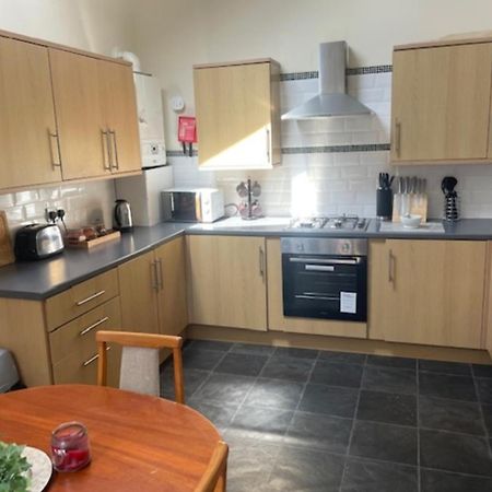 St Annes Apartment 4 - Sleeps 6 - Free Parking Lytham St Annes Dış mekan fotoğraf